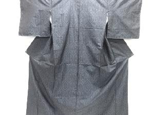 未使用品　亀甲に抽象模様織り出し本場泥大島紬着物